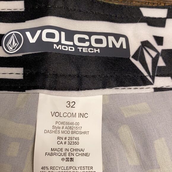 Volcom mod tech hybrid shorts size 32 NWT - Picture 5 of 9